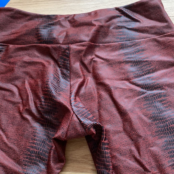 Snakeskin leather red and black pants - Picture 5 of 6
